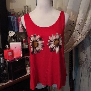 RED TANK TOP WITH DAISIES SZ L 🌼